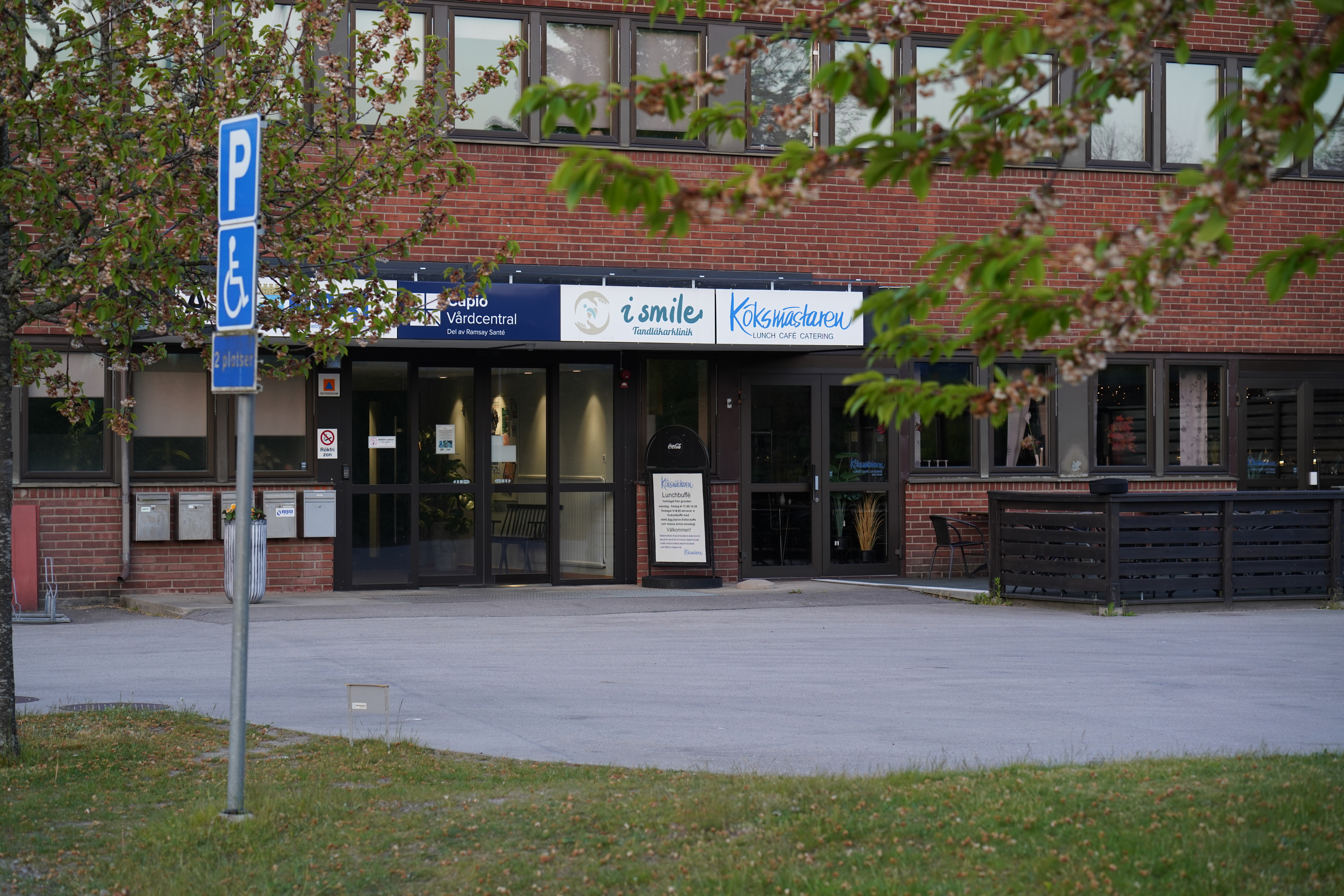 i smile klinikens entre